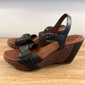 Naya Brown/Black Leather Wedge Sandal Size 8.5, $20